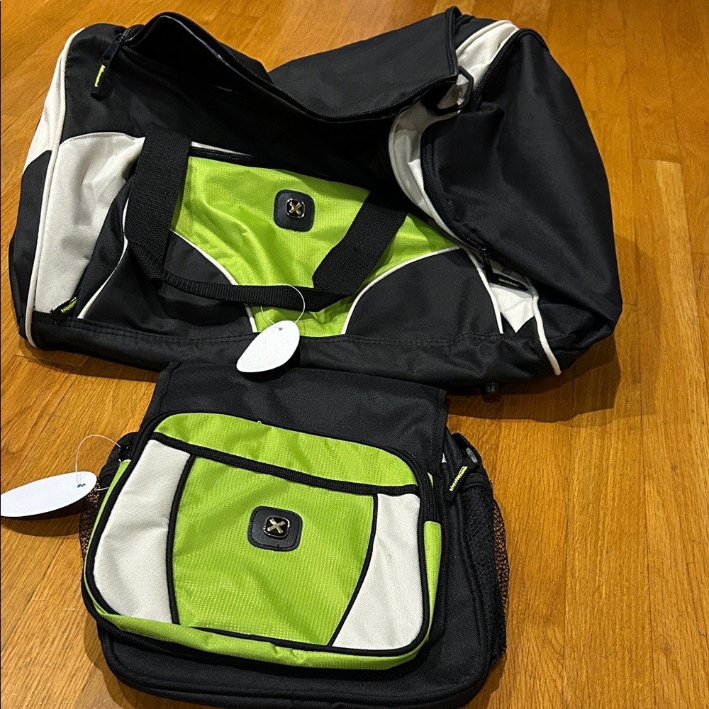 Source Unknown Black and Green Duffel Bag Set